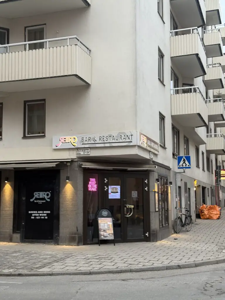 Retro Bar SoFo på Södermalm – Populär pub med billig öl och prisvärd After Work på Bondegatan 25